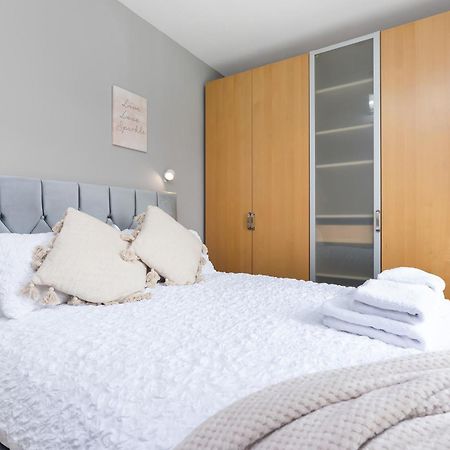 Crewe Apartment - 2 Bed, Free Off Street Parking And Private Garden Edimburgo Esterno foto