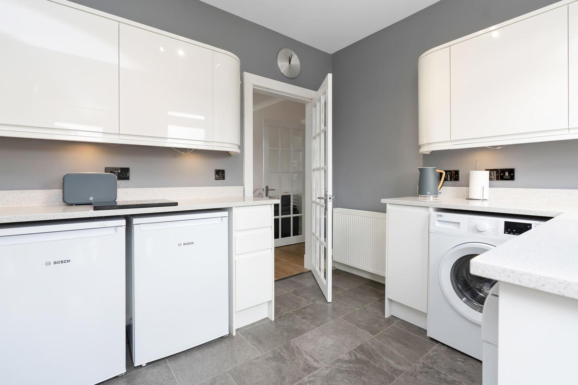 Crewe Apartment - 2 Bed, Free Off Street Parking And Private Garden Edimburgo Esterno foto
