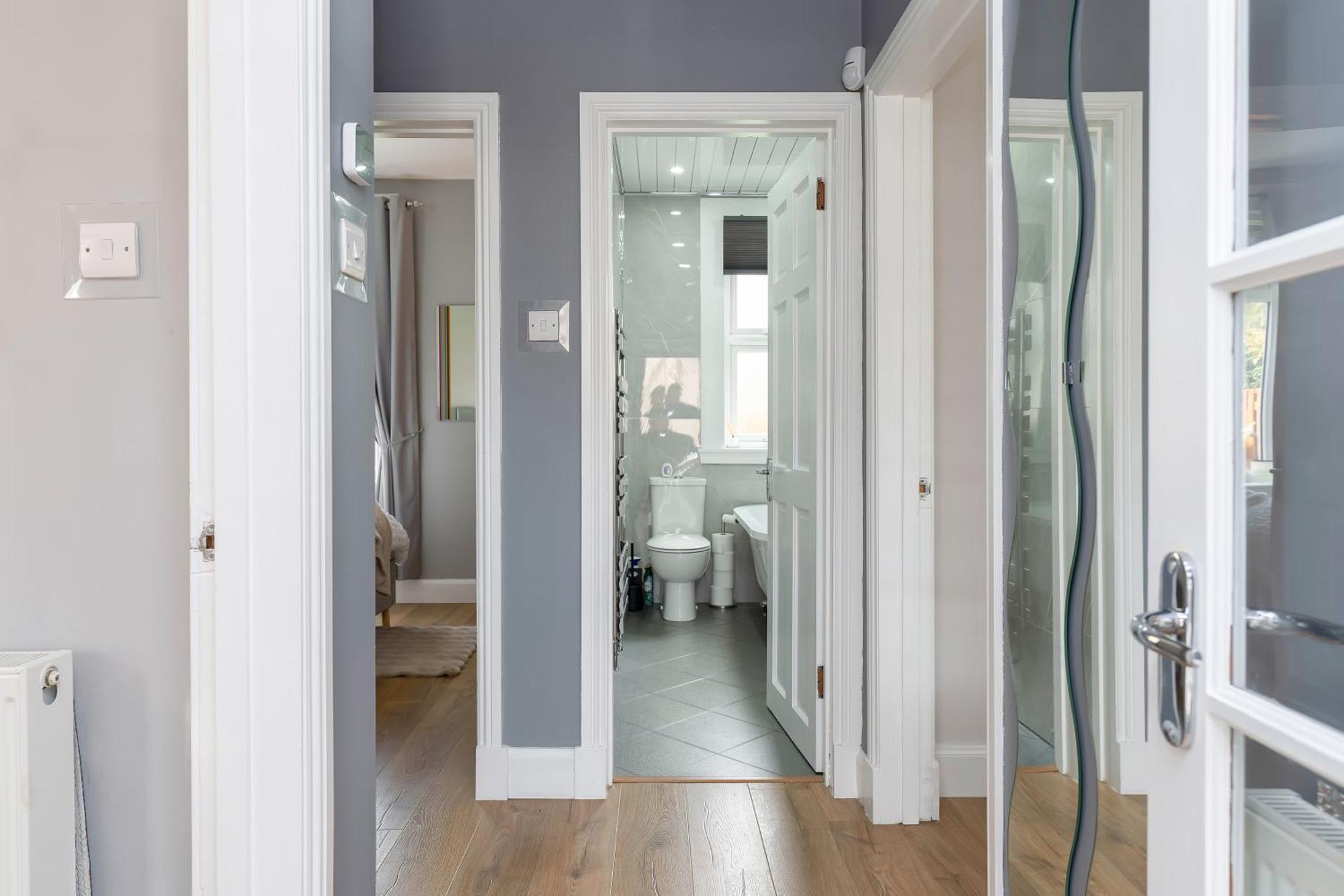 Crewe Apartment - 2 Bed, Free Off Street Parking And Private Garden Edimburgo Esterno foto